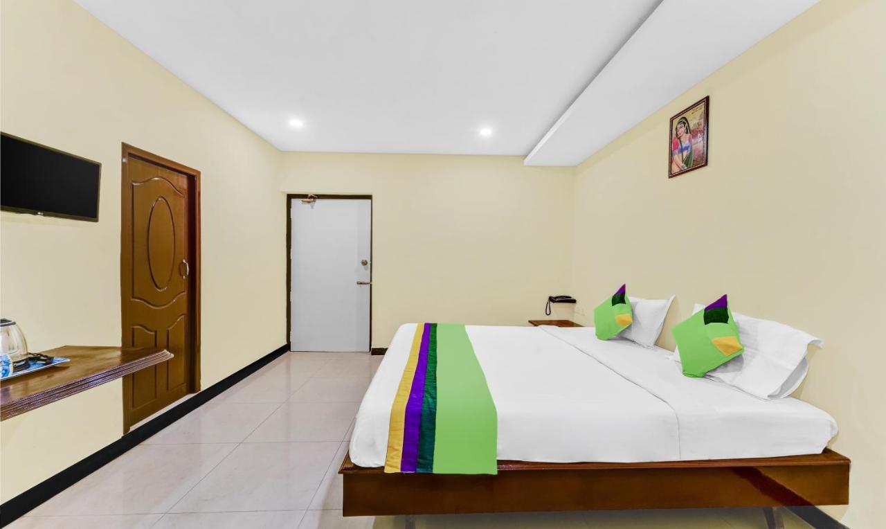 Treebo B Coral, 2 Km From Promenade Beach Hotel Puducherry Eksteriør billede
