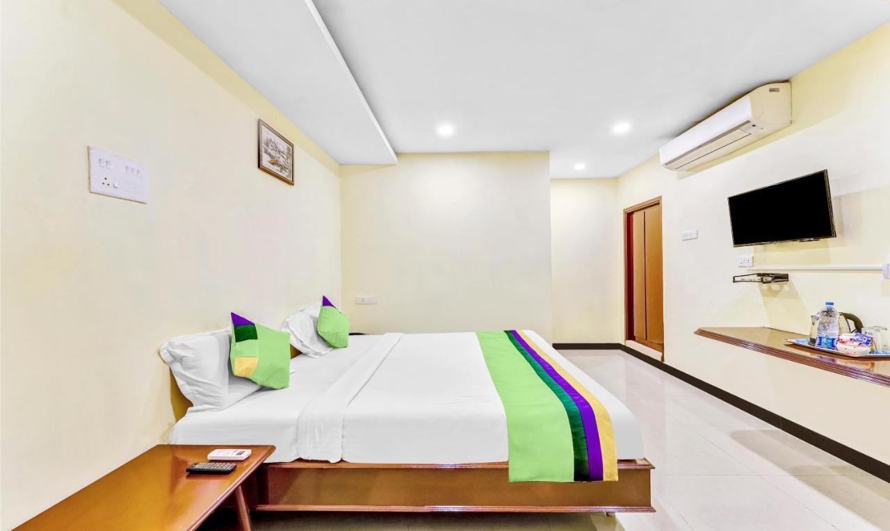 Treebo B Coral, 2 Km From Promenade Beach Hotel Puducherry Eksteriør billede